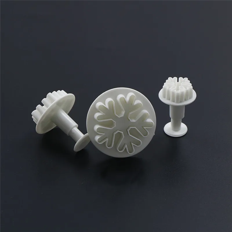 

High Quality 3pcs Snowflake Plunger Cutter Mold Sugarcraft Fondant Cake Decorating Tool Portable Mini Gift Mould Chocolate