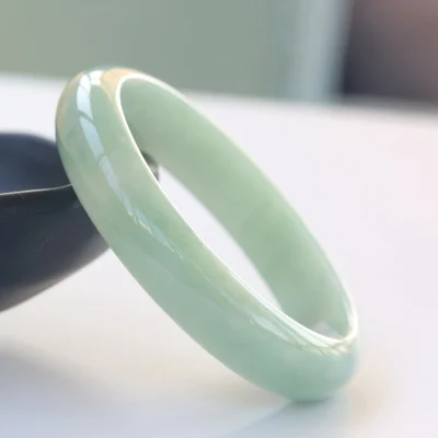 

Send Certificate Natural Myanmar Raw Stone A-Class Carved 54mm-62mm Light Green Bracelet Exquisite Princess Bracelet