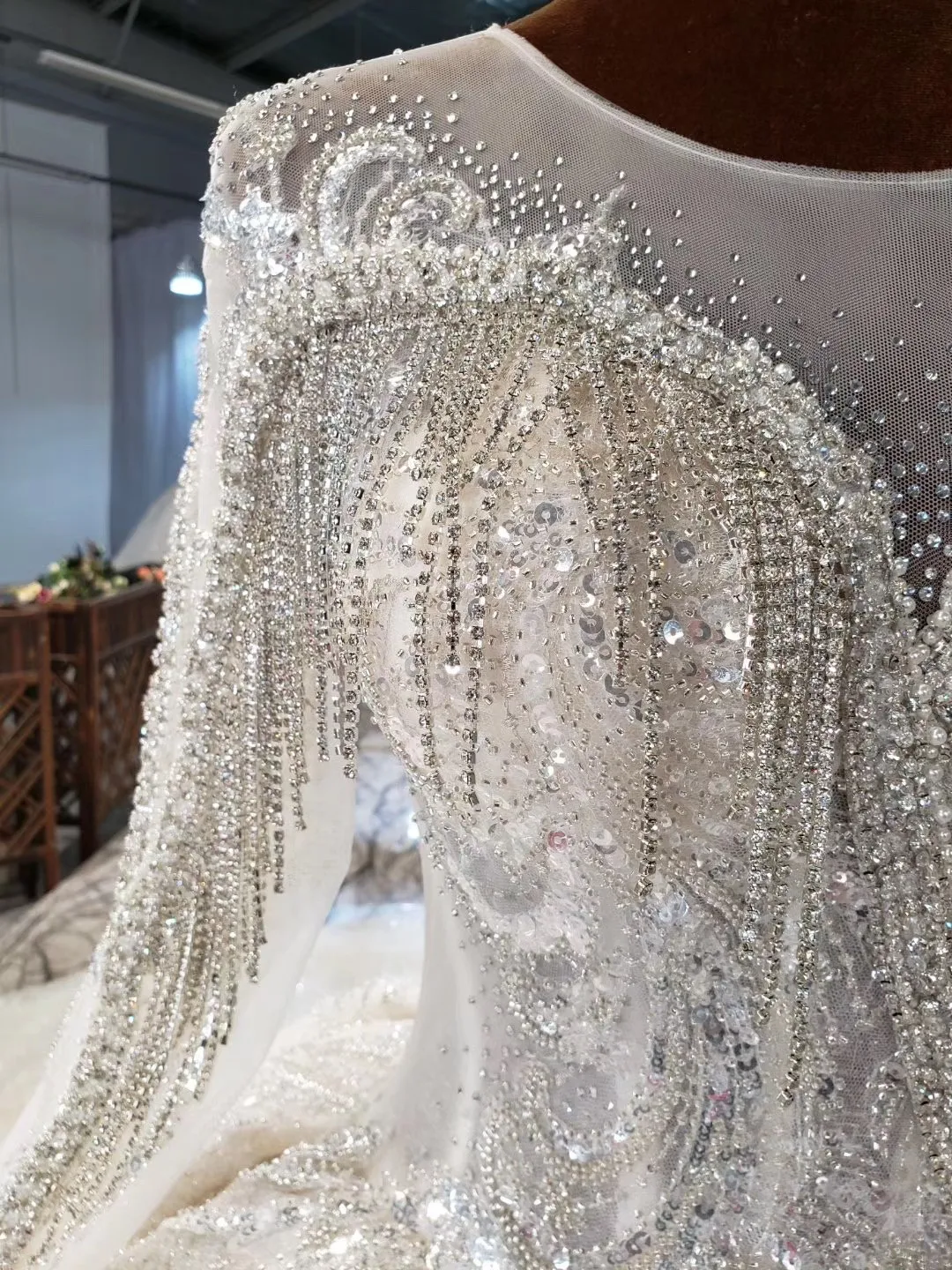 Luxury Sheer Tulle Wedding Dress Sexy Tessals Full Pearl Beaded Bridal Ball Gown 2021 Custom Made Vestido De Noiva