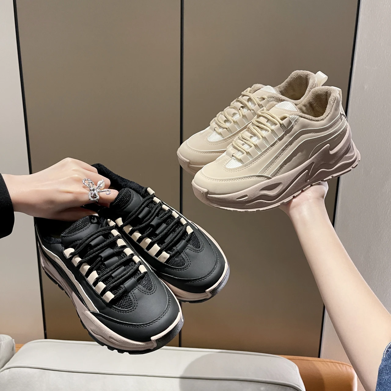 

2021 Women Vulcanized Sneakers Winter Warm Fur Shoes Luxury Design Walk Sport Casual Shoes Trainers Wedges Woman Sneakers