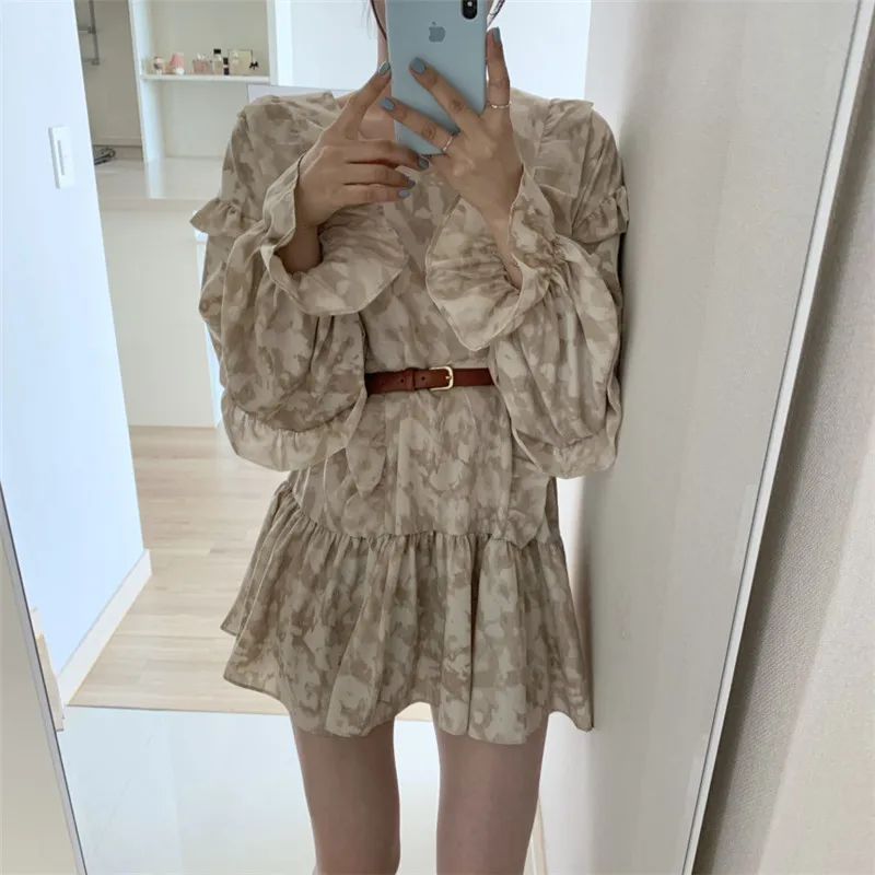 

2021 new V-neck dress with belt women