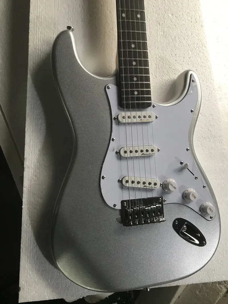 Серебристый корпус ST электрогитара Канадский кленовый вырез белая накладка 3 S
