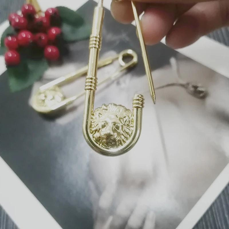 Артефакт для закрытия талии модная брошь из сплава с двойной головой льва