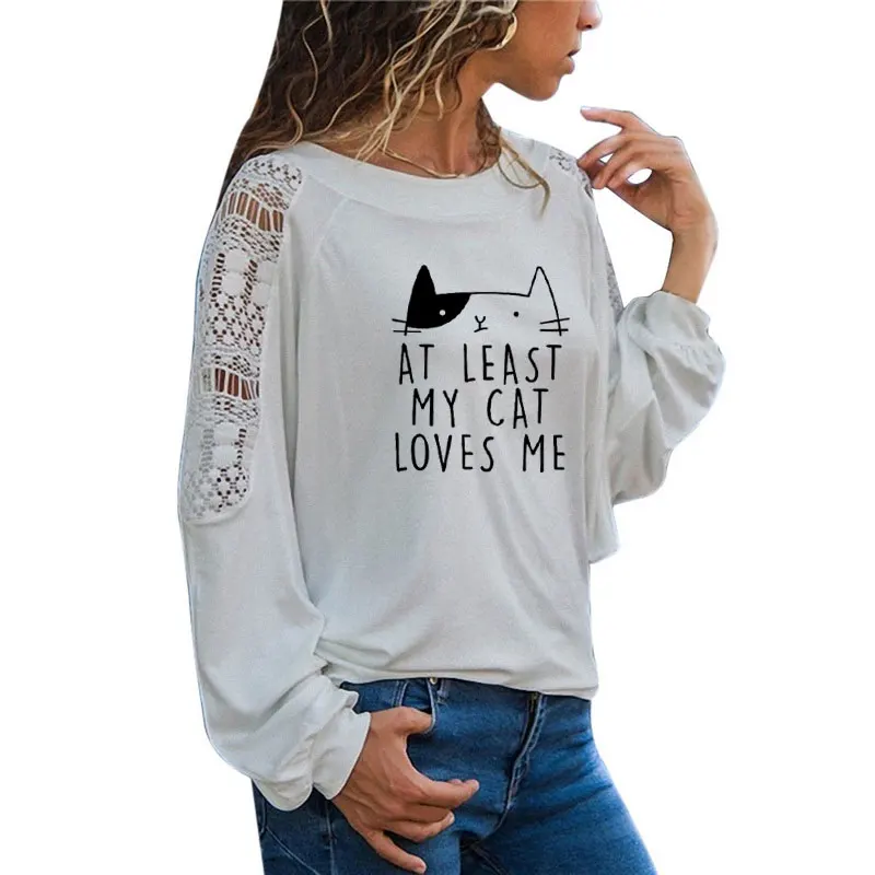 По крайней мере женская футболка с длинным рукавом принтом Моя кошка любит меня