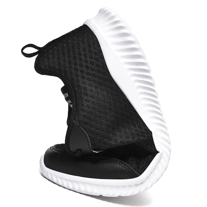 Легкие мужские спортивные кроссовки для улицы черные Нескользящие