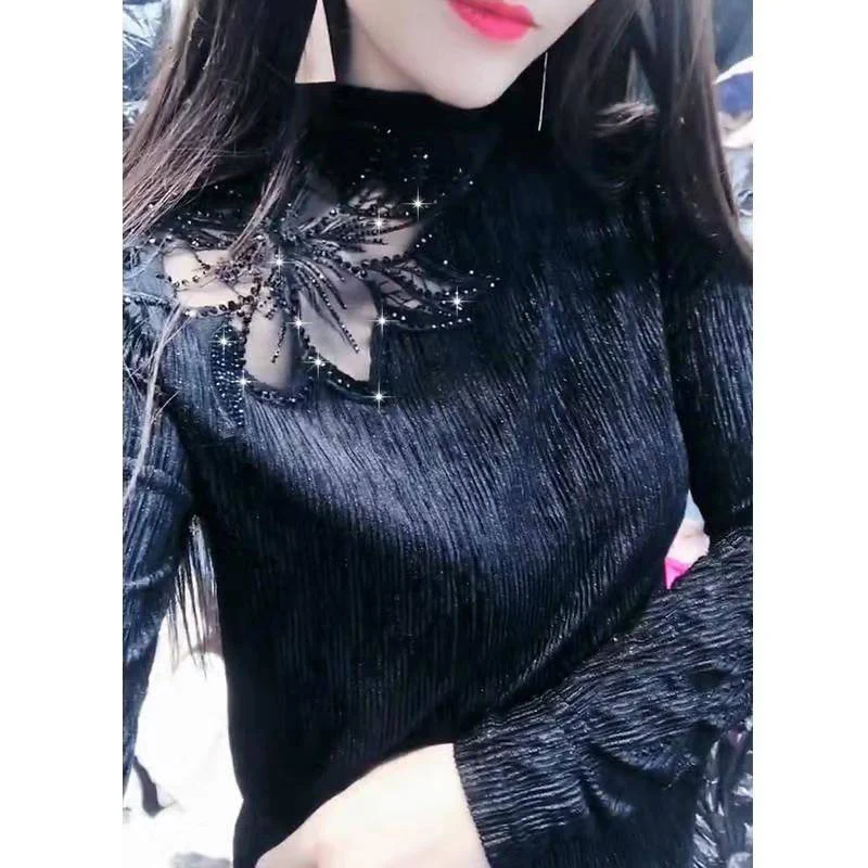 Женская футболка с высоким воротником черного цвета пышными плечами сетчатыми