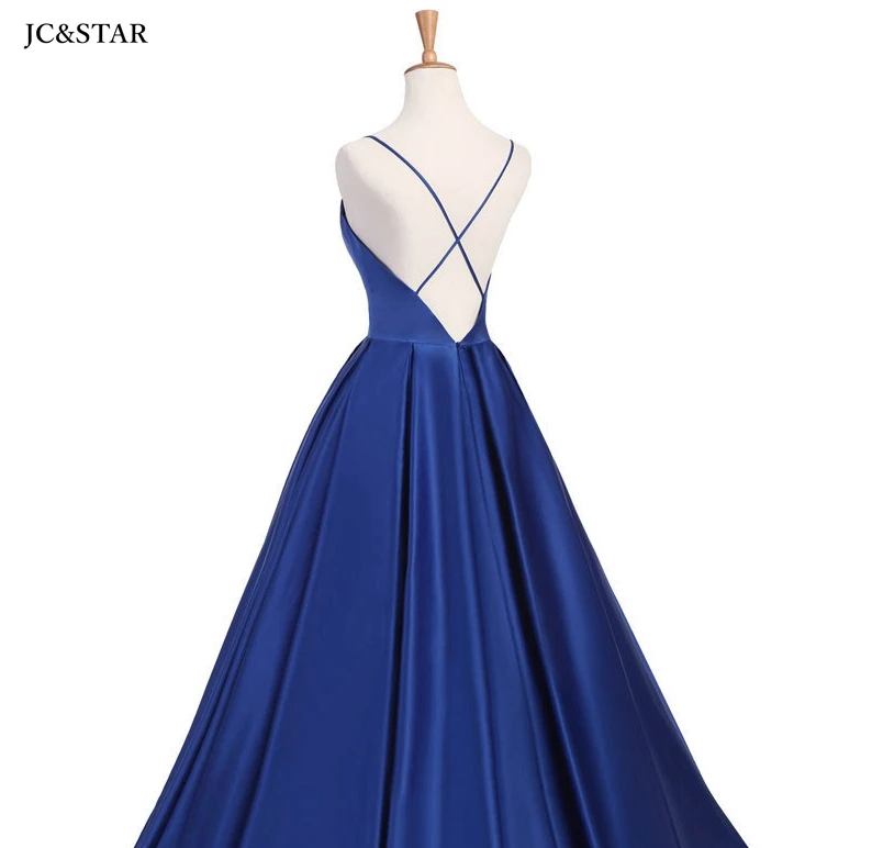 Женское атласное платье на тонких бретельках с открытой спиной и глубоким