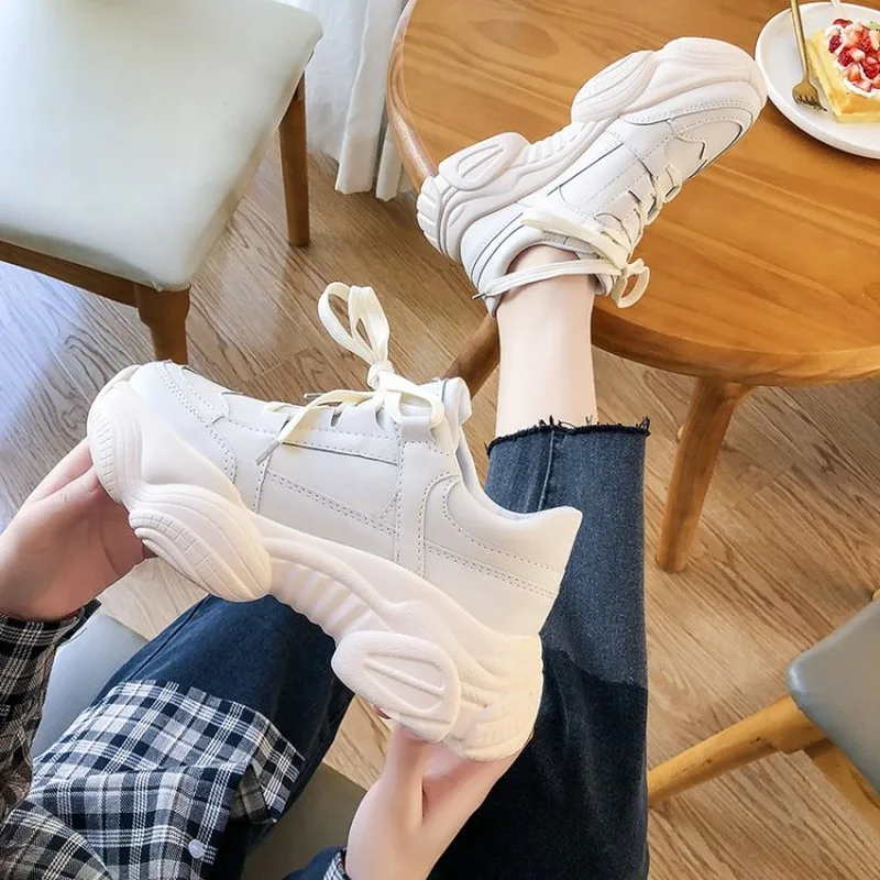 Женские осенние кроссовки для бега удобные дышащие на плоской платформе женская