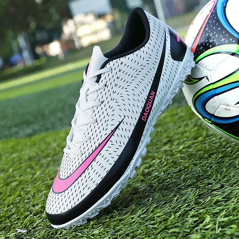 2021 New Arrival Men's Soccer Shoes Large Size Ultralight Football Shoes Women Non-Slip FG/TF Cleats Futsal Sneakers for Men