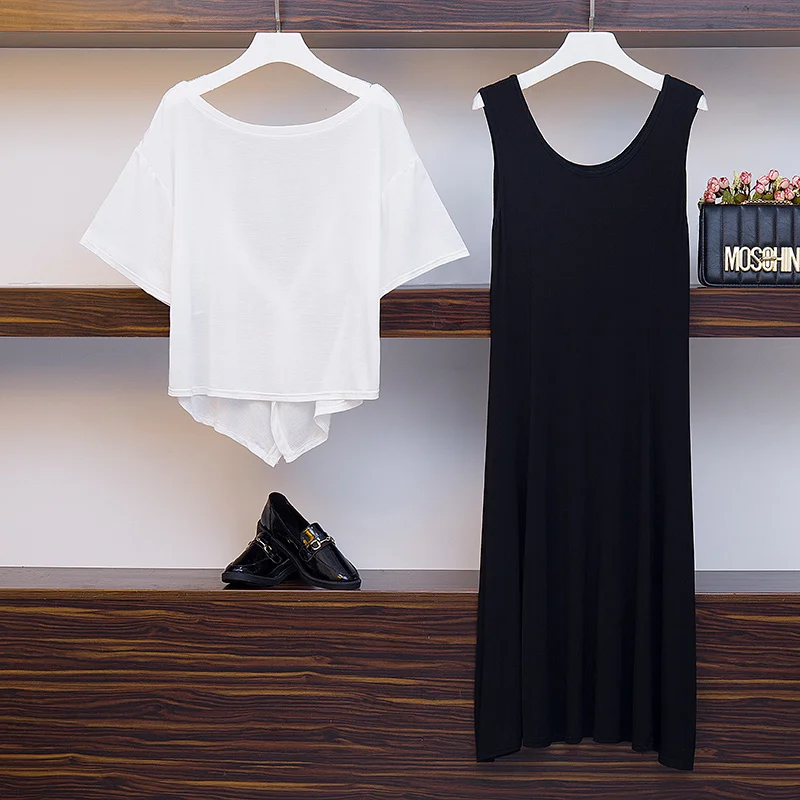 Фактическая фотография нового типа онлайн Красной океанской юбки показывающей