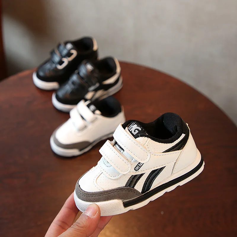 

Manufacturers wholesale and formulate new spring new pupils and students Velcro color matching soft-soled shoes children Korean