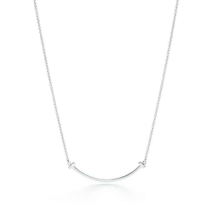 

Noble, fashion, contracted smile hanging necklace