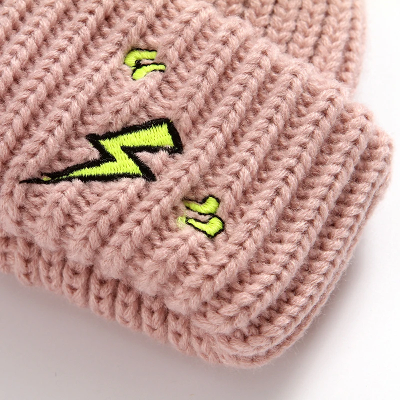 

Winter New Embroidery Knitted Cap Women and Men Casual Fashion Soft Warm Woolen Hat Famale and Male Hedging Caps