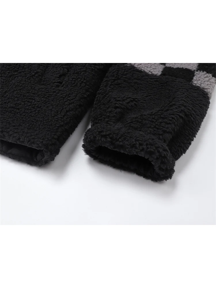 Женская клетчатая утепленная куртка в стиле пэчворк из овечьей шерсти