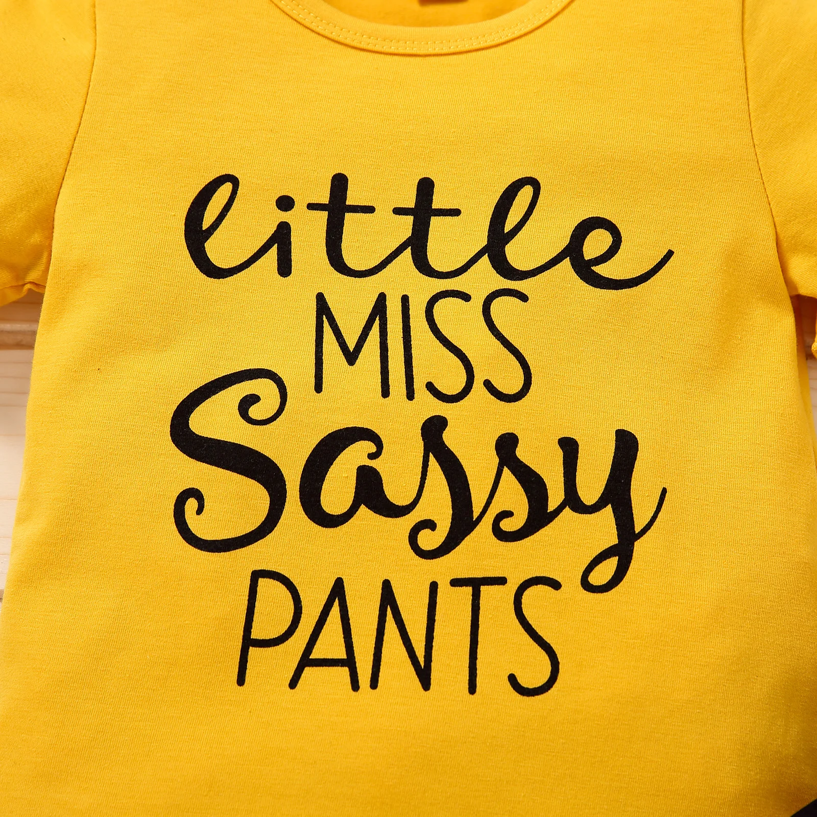 

OPPERIAYA Kids Baby Girls Fashion 2-piece Summer Outfit Set Short Sleeve Letter Print T-shirts bow Floral Print Shorts Set