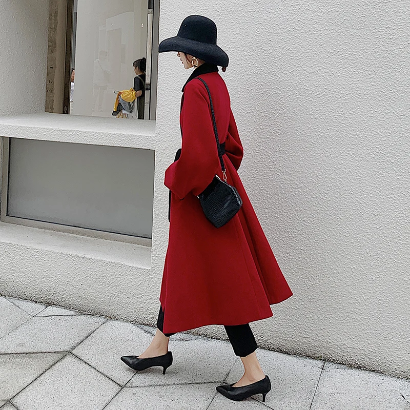 Женское длинное шерстяное пальто в стиле Хепберн красное ТРАПЕЦИЕВИДНОЕ