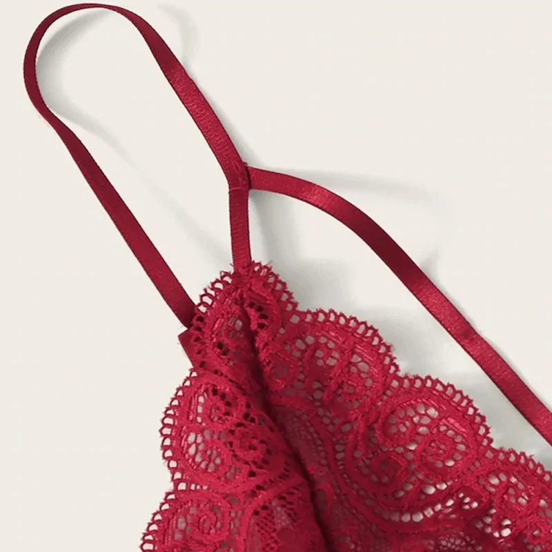 Однотонный женский комплект нижнего белья из трех предметов с вырезами