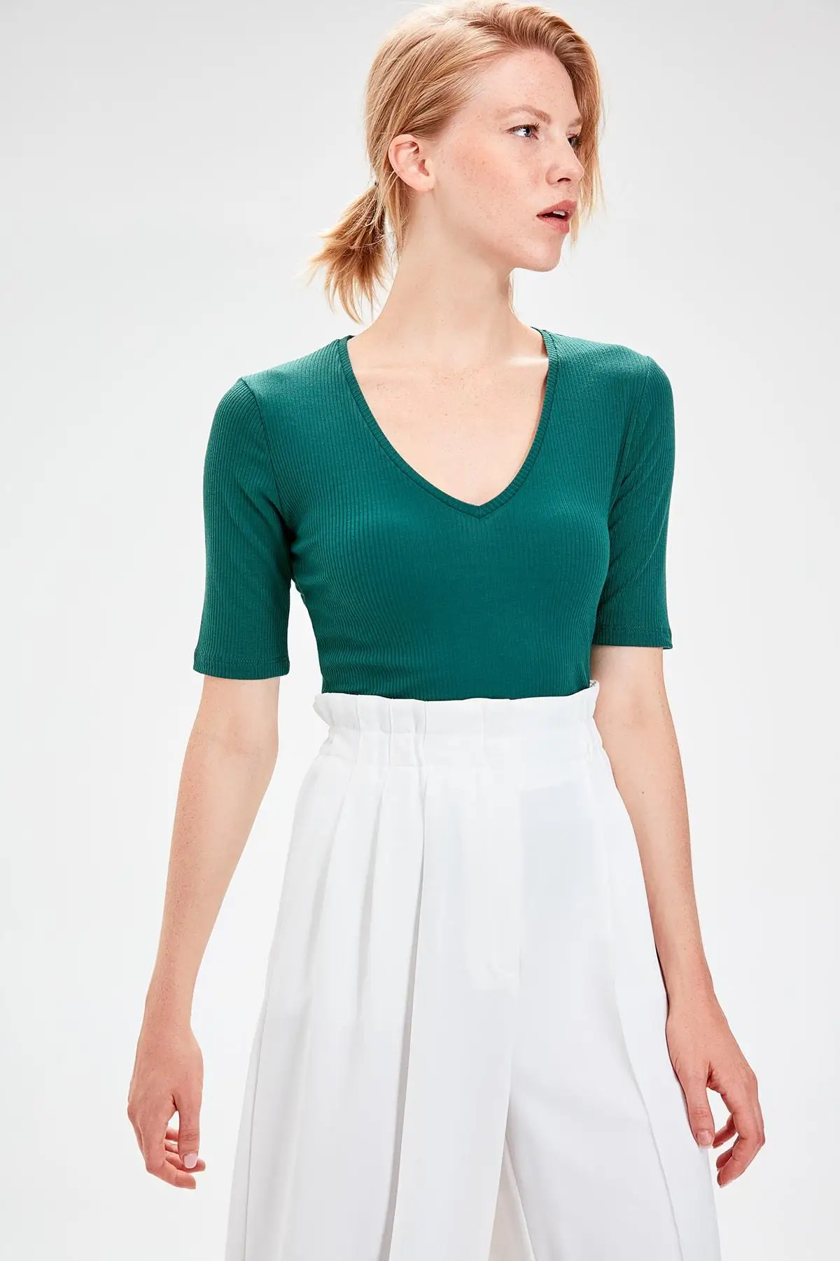 Trendyol изумрудно зеленая трикотажная блузка в рубчик с v образным вырезом