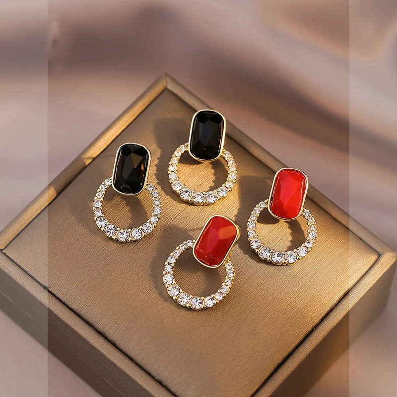 

2022 New Vintage High Sense Red Square Inlaid With Rhinestone Golden Circle Pendant Earrings Fashion Jewelry For woman Girl Gift