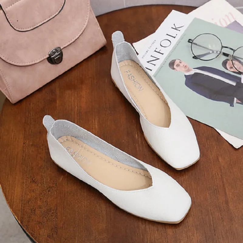 

2020 new spring ladies flat shoes casual wild comfortable sets of feet square head non-slip wear-resistant women's single shoes