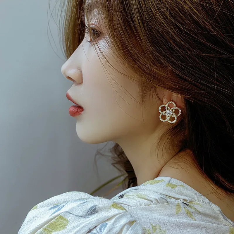 

2021 New Korean Hot Fashion Jewelry Fresh Cute Hook Drop Oil Flower Stud Earrings Crystal Earring For Women Party Jewelry Gift