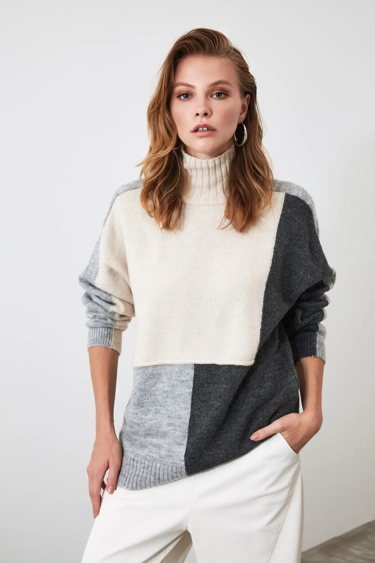 

Trendyol With Color Block Turtleneck Knitwear Sweater TWOAW21KZ0171