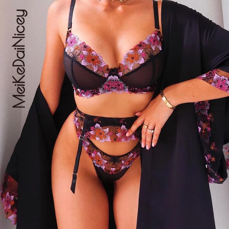 

Комплект женского кружевного нижнего белья, 3 шт., с цветочной вышивкой, черного цвета