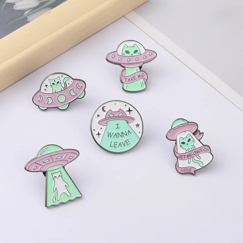 

Cute Spaceship Cat Brooch Cartoon UFO Alien Cat Brooch Creative Cartoon Spaceship Brooch Funny Backpack Badge Bag Enamel Pins