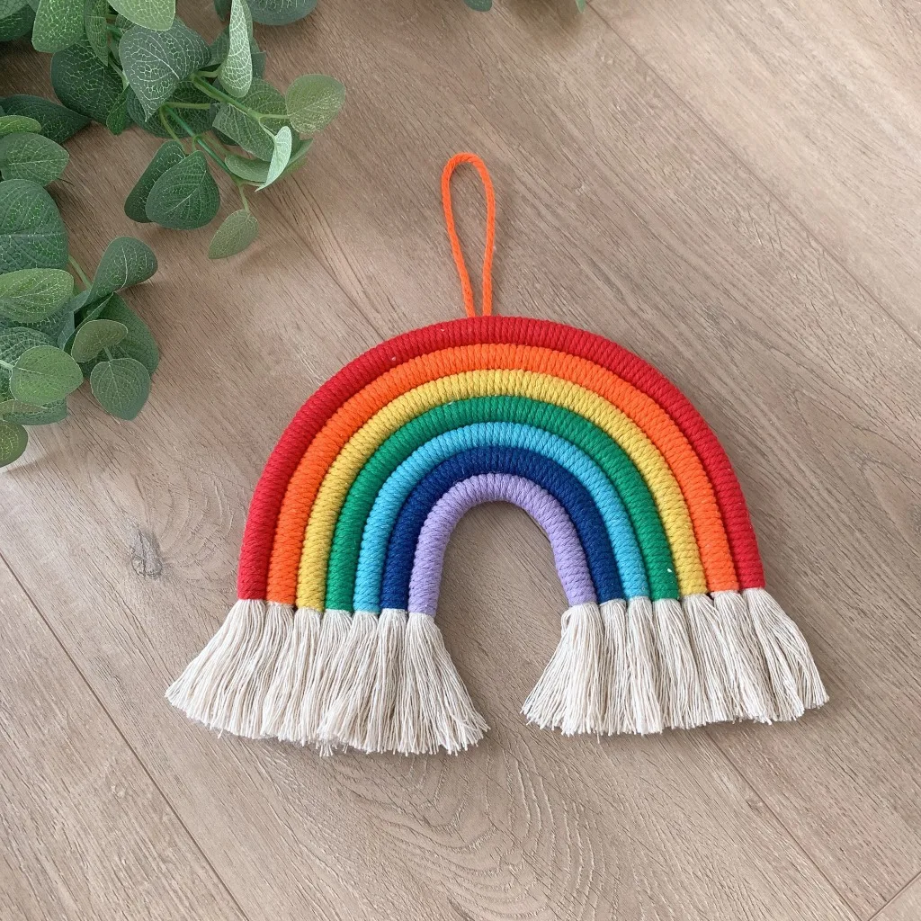 Детская комната в скандинавском стиле ручная работа плетение радужной стены