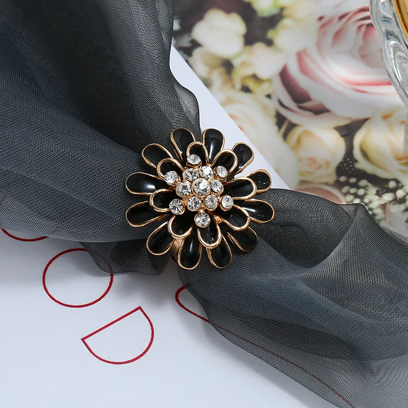 Женское кольцо с большим цветком регулируемое черного и красного цветов в