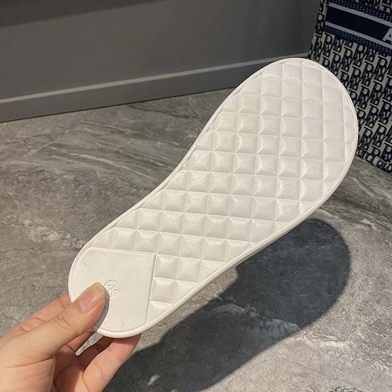 

Outdoor soft sole Women slippers New summer sandals in 2021 schoolgirl Chain element Flat bottom leisure time Beach shoes 42