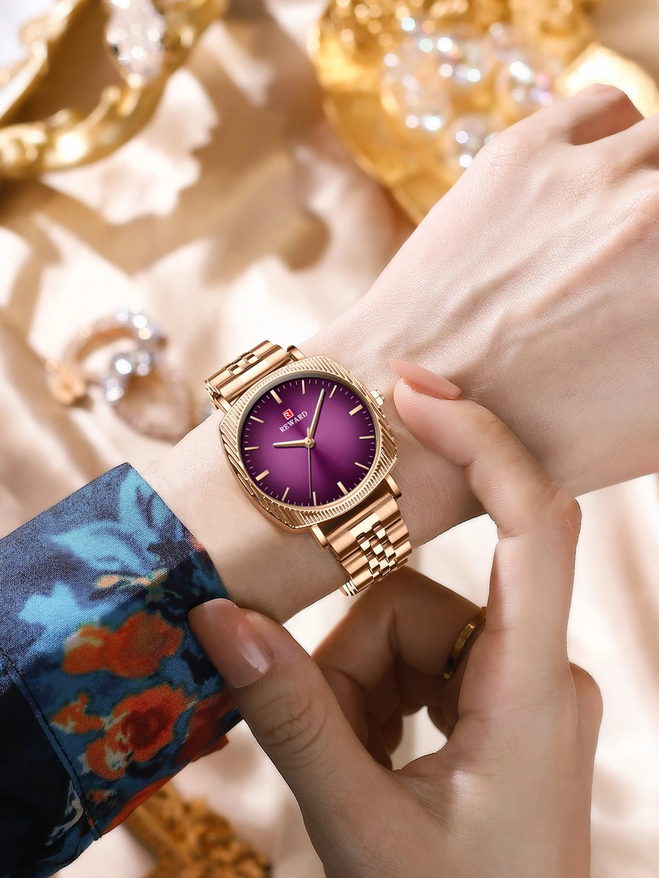 Женские наручные кварцевые часы |