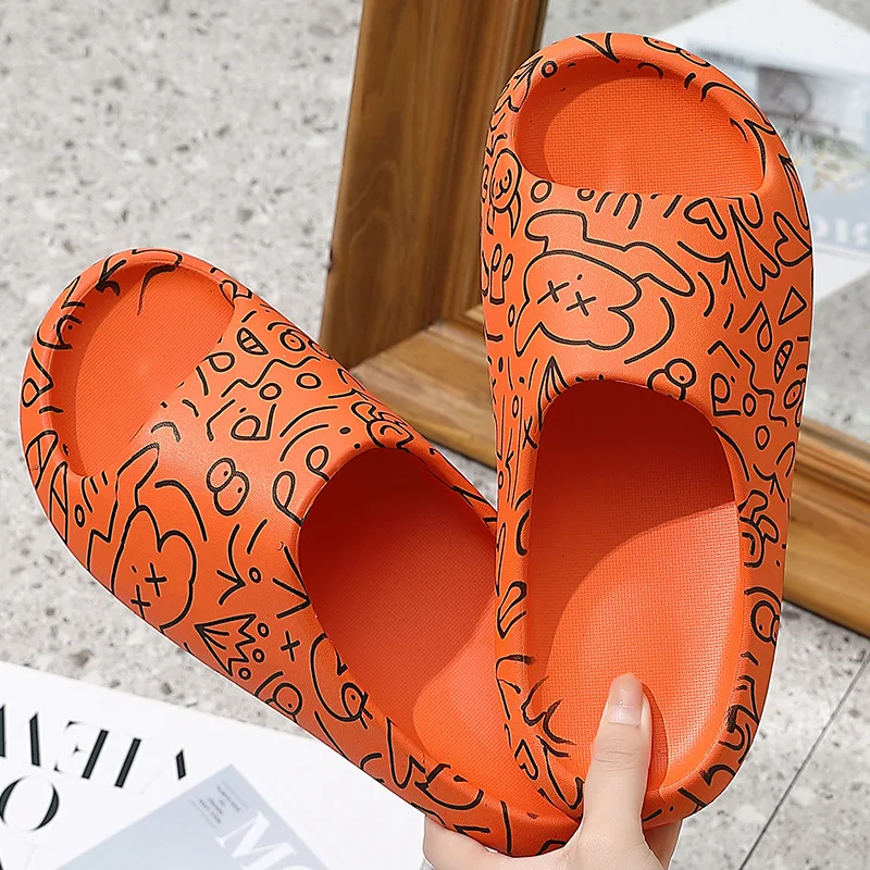 Тапки мужские Нескользящие износостойкие дизайнерские шлепанцы в стиле