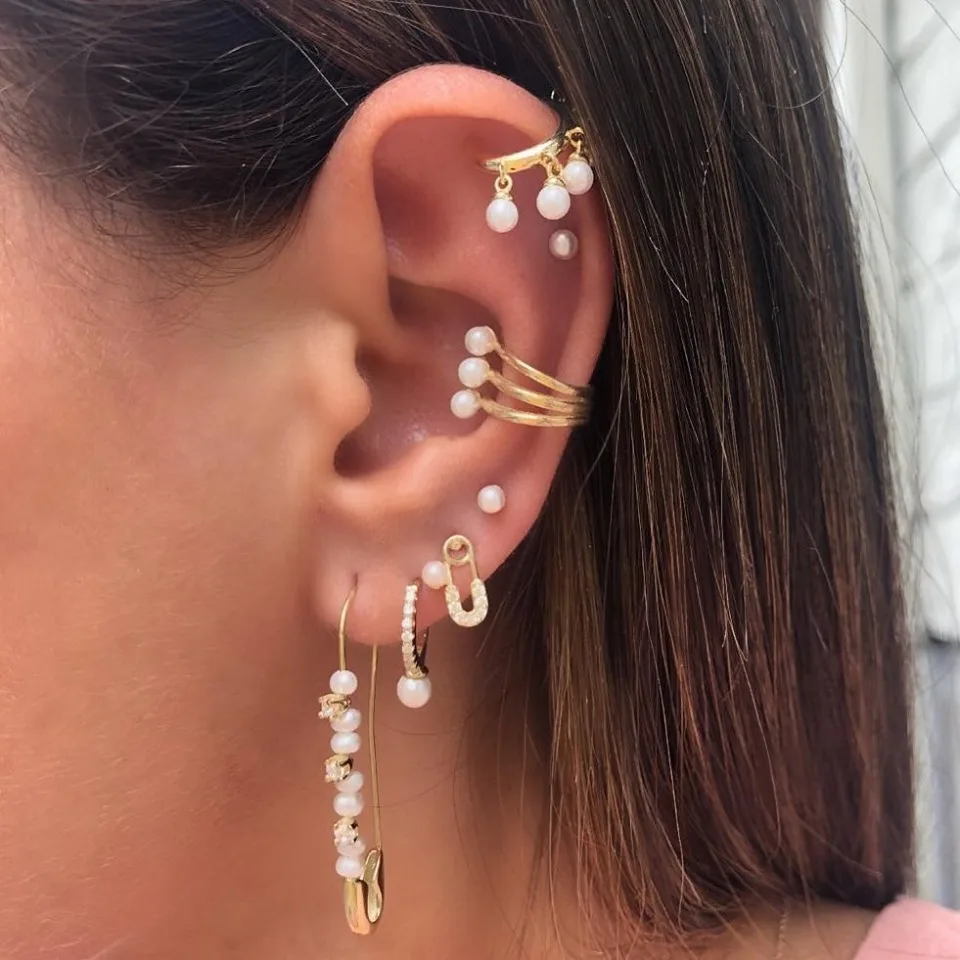 Милые милые крошечные серьги гвоздики с фианитами и свежим морским жемчугом для