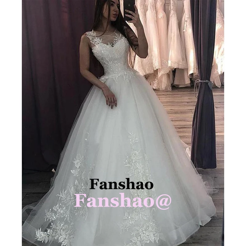 

Ivory Aline Long Wedding Dresses Lace Appliques TRain Back Illuison Robe De Mariee Dubai Arabic Abiti Da Sposa Bridal Party