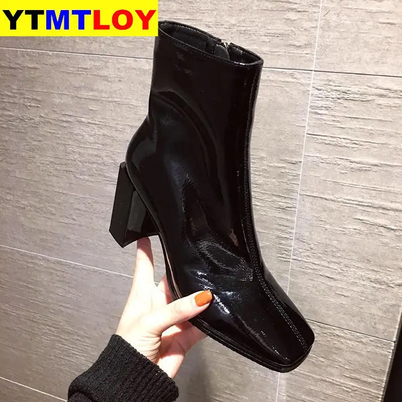 Женские ботильоны на толстой меху черные короткие модные ботинки с квадратным