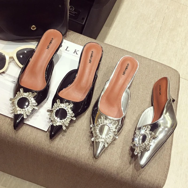 Модельные туфли-лодочки Женские шлепанцы на каблуке с пряжкой в виде единорога