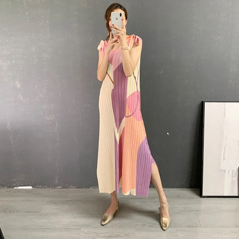 

Plus Size Dress For Women 45-75KG 2021 Summer New Fashion Printed V-Neck Sleeveless Loose Stretch Miyake Pleated Long Dress