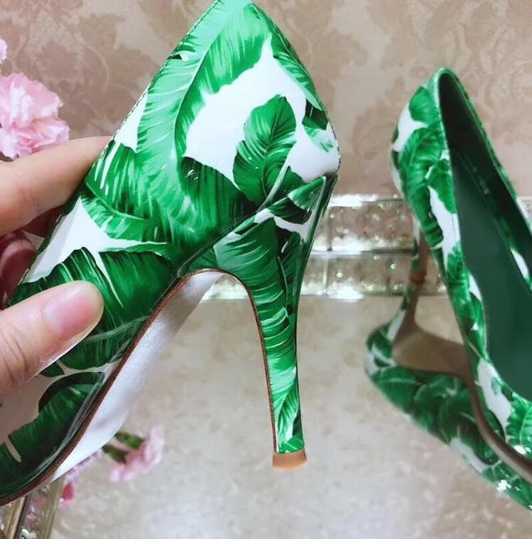 Туфли на высоком каблуке с острым носком разноцветные | Обувь