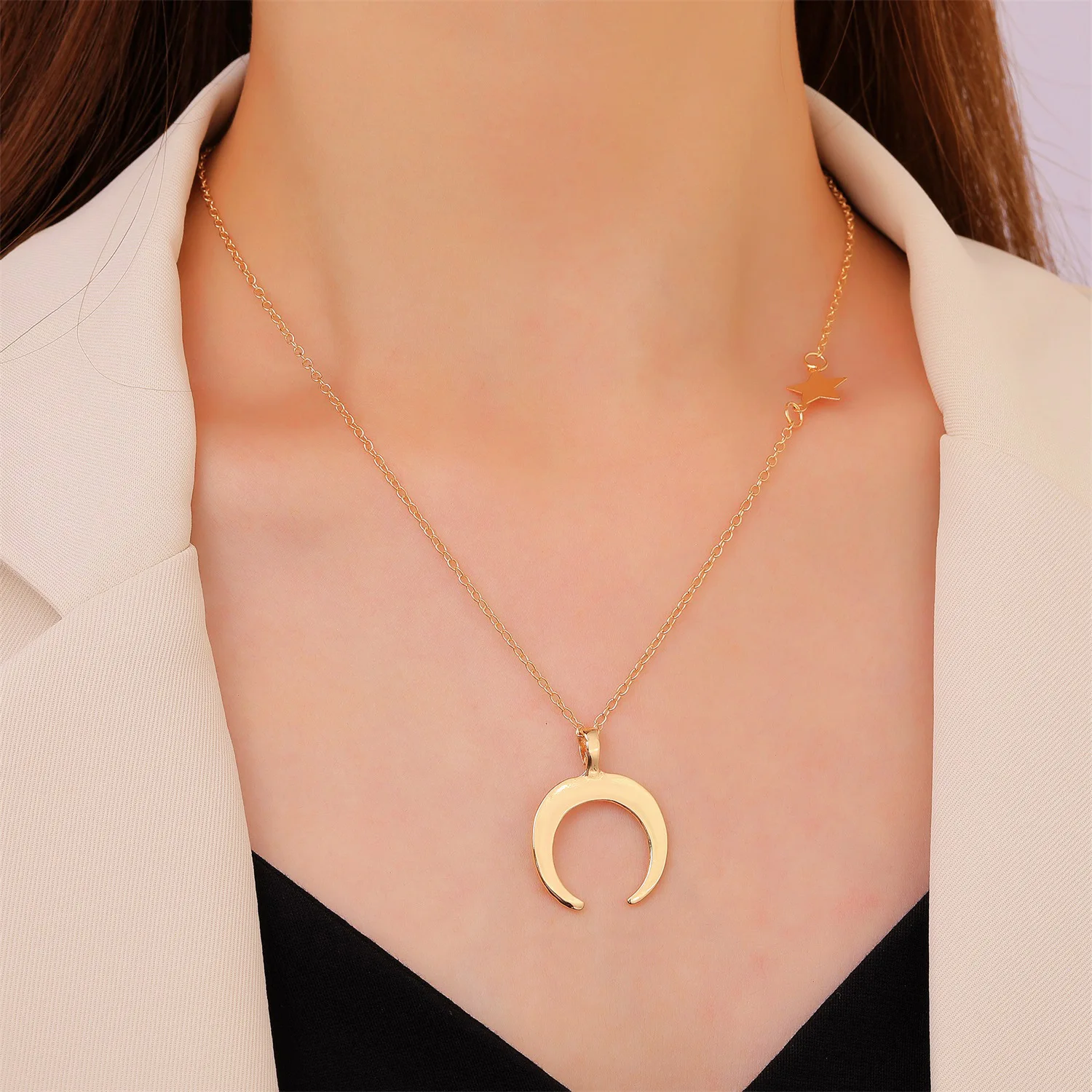 

Golden Kpop Star Goth Moon Jewelry on the Neck Exaggerate Gift to Girlfriend Women's Neck Chain Pendant Necklace Fashion