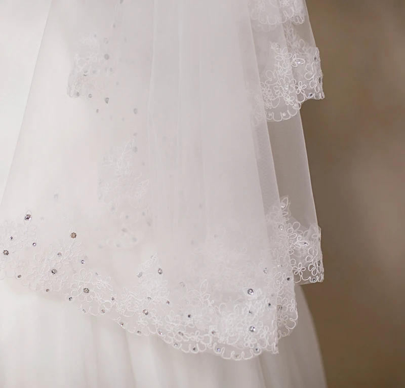 Вуаль свадебная фата цвета слоновой кости с кружевной каймой однослойная