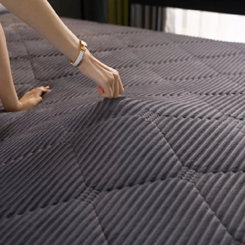 Удобный односпальный матрас для студенческого общежития можно закрепить и