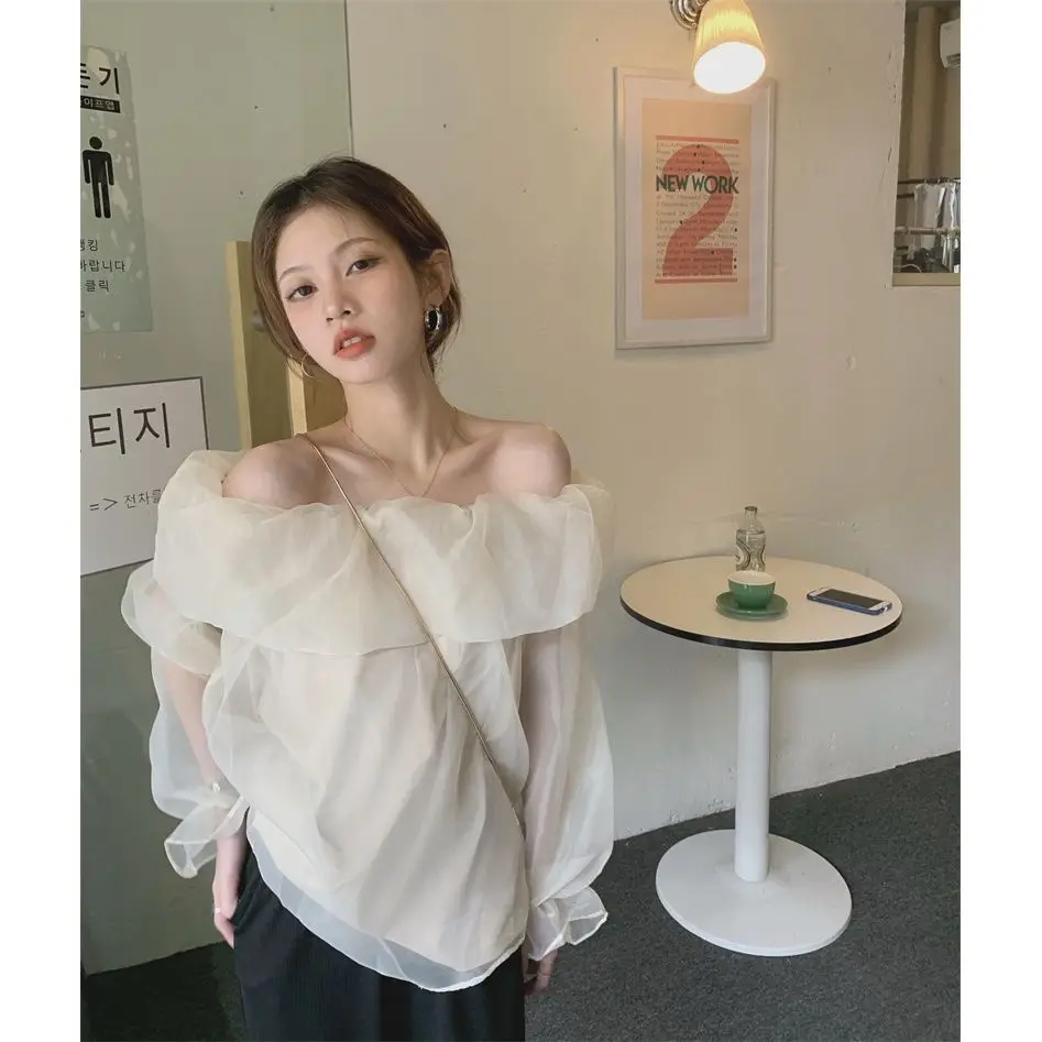 Женская кружевная блузка с рукавами-фонариками и вырезом лодочкой | одежда