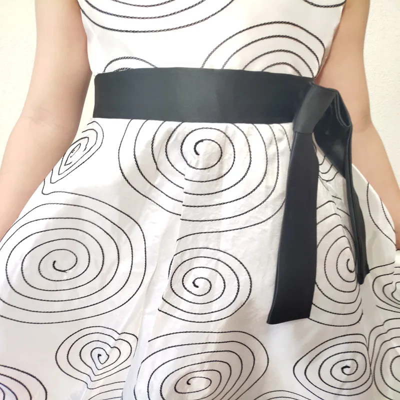 Длинное платье принцессы в горошек с геометрическим узором | Детская одежда и