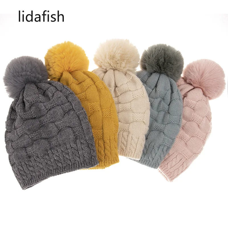 

lidafish Women knitted Beanies Hats Soft Thick Warm Ski Hat With Pom Pom Fashion Unisex Winter Outdoor Riding Skullies Bonnet