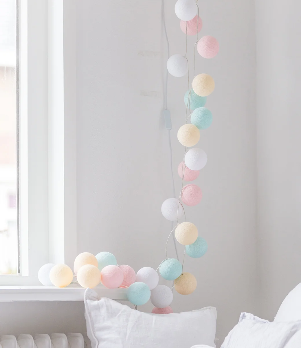 

Fairy Lights Garland LED Cotton Balls Light String Outdoor Christmas Tree Decorations Night Lamp For Salon Holiday Shopping Mall