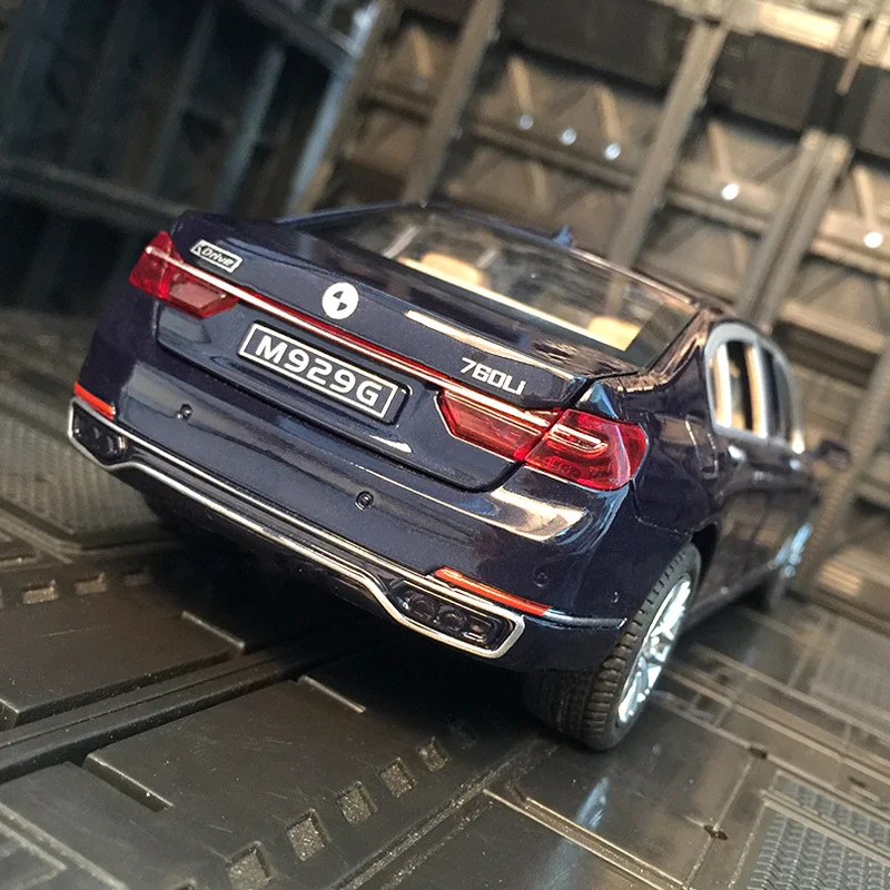 1:24 BMW 7 серия 760LI модель автомобиля из сплава Литые и игрушечные автомобили