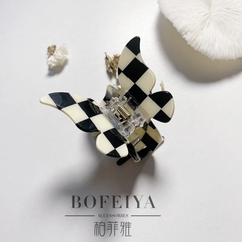 Заколка-краб для волос женская ацетатная в черно-белую клетку |