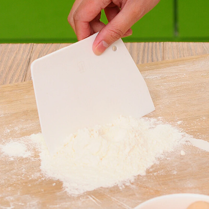 Пластиковый скребок для теста выпечки и украшения тортов кухонный