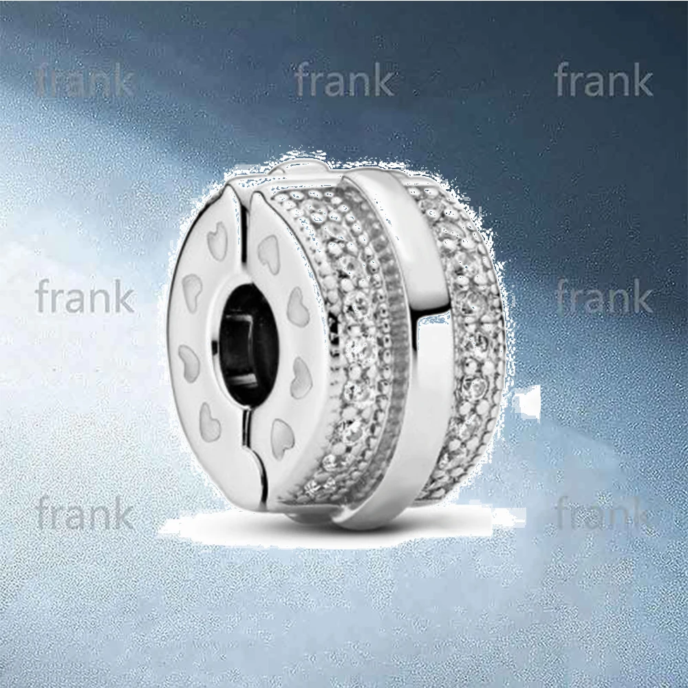 

799042C01 Signature Sparkling Pave Lines & logo Clip